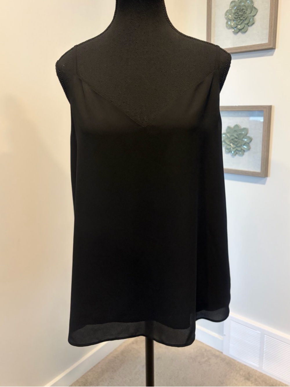 Aritzia Babaton Black Sleeveless V-Neck Adjustable Strap Camisole EUC